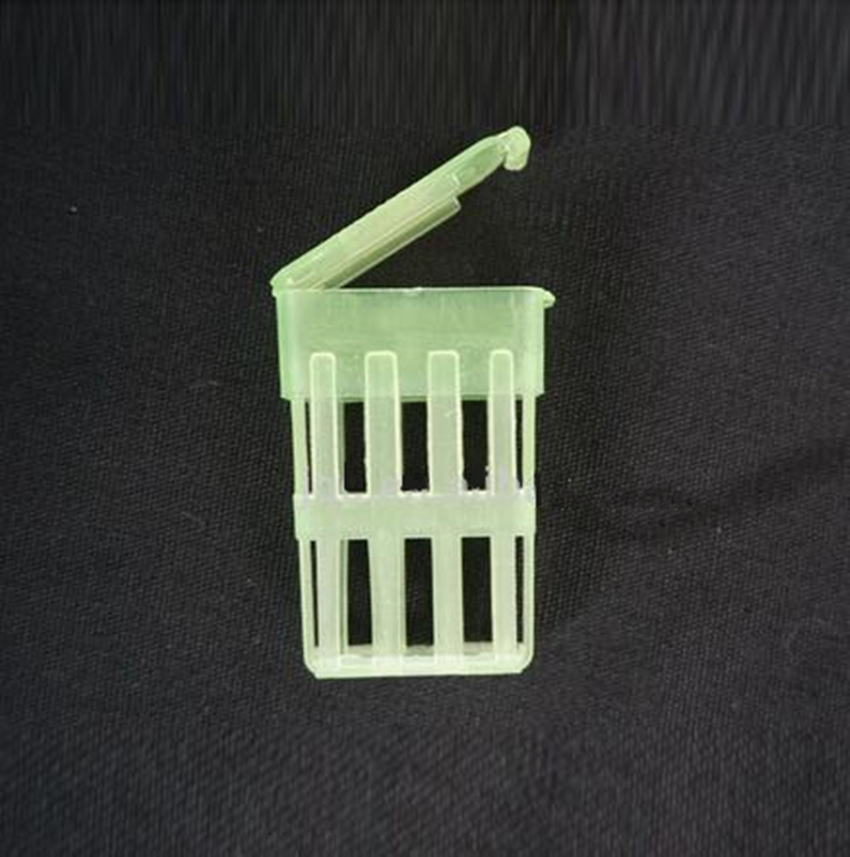 Plastic Queen cage QC-10